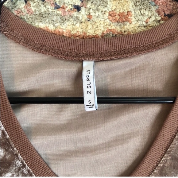 $5️⃣for$2️⃣5️⃣🍑✨Mauve Velvet V-neck by Z Supply - Picture 4 of 5